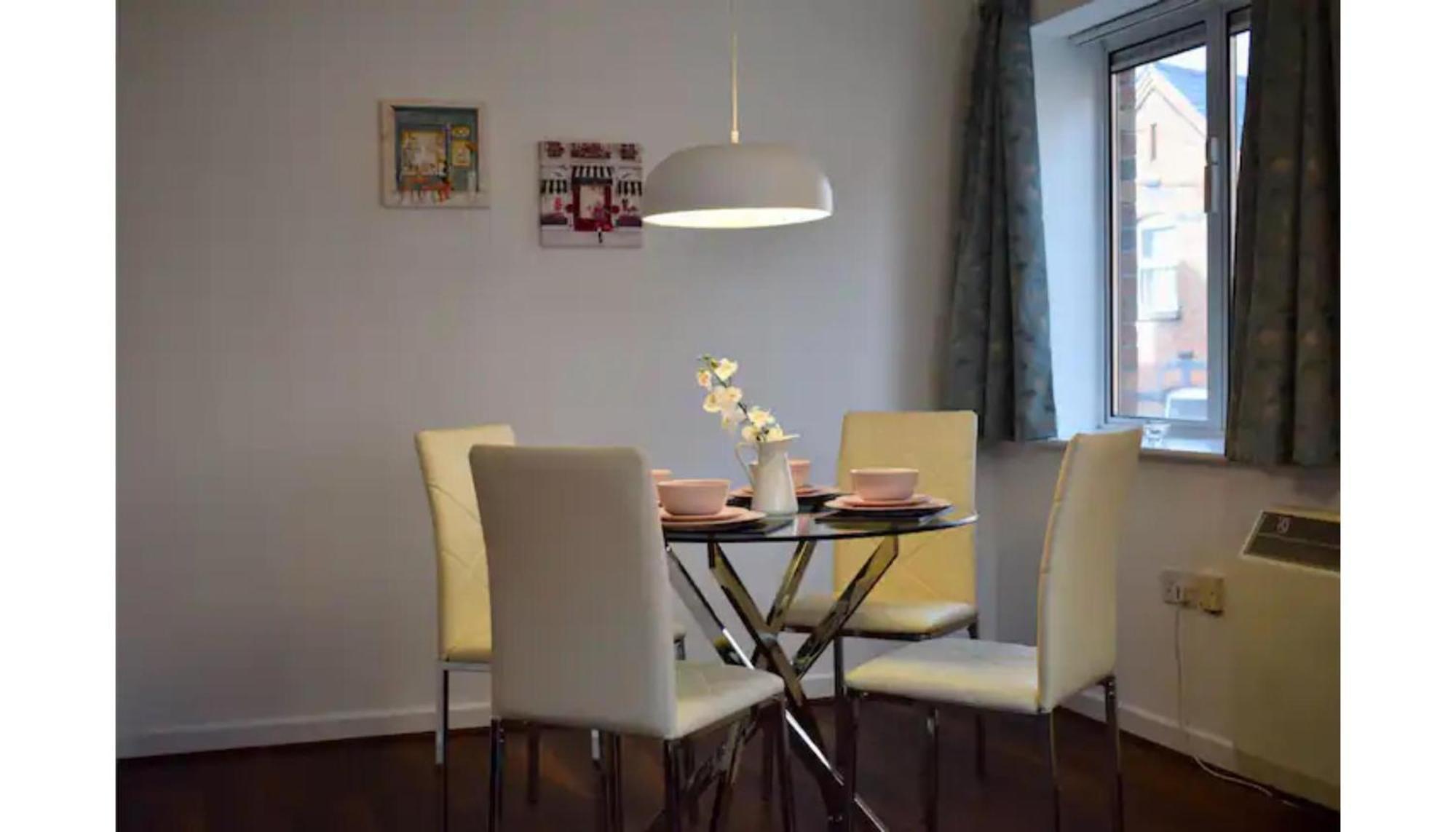 2 Bedroom Near Historical Christchurch Appartement